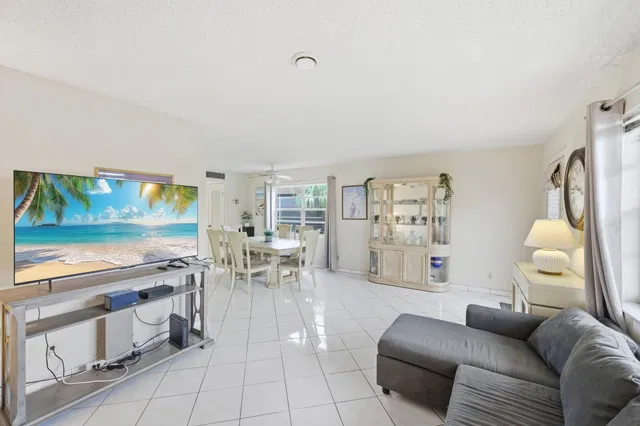  Residence photo 8