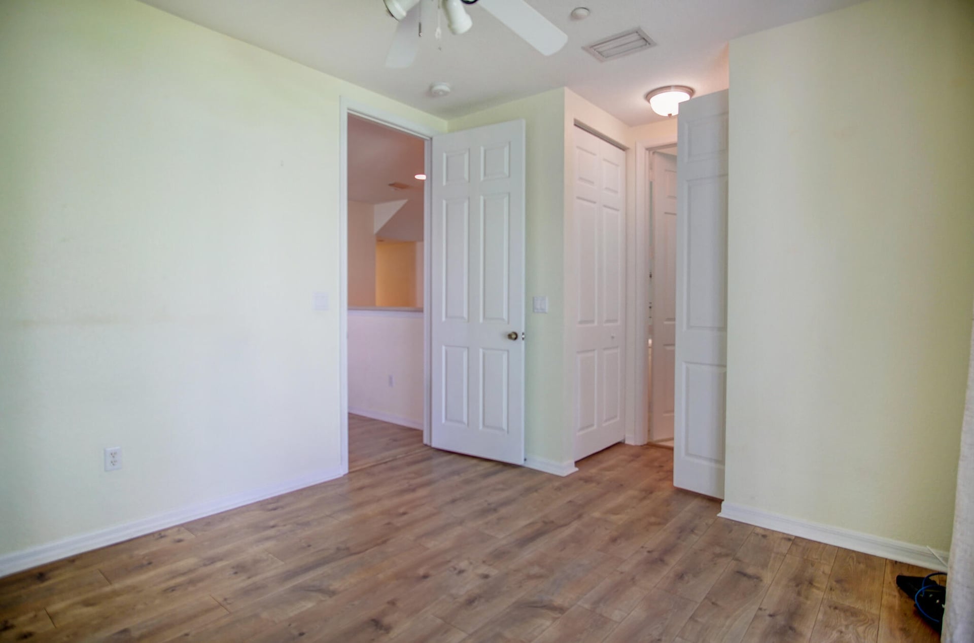 Unit F2 photo 14