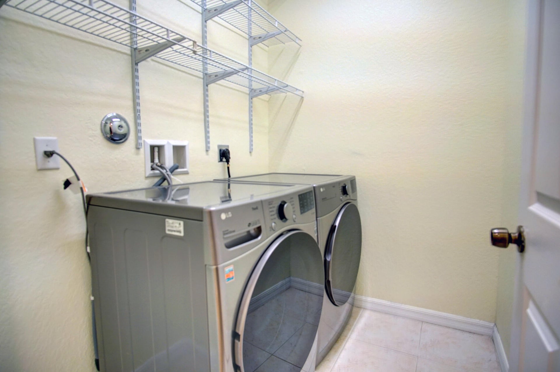 Unit F2 photo 18