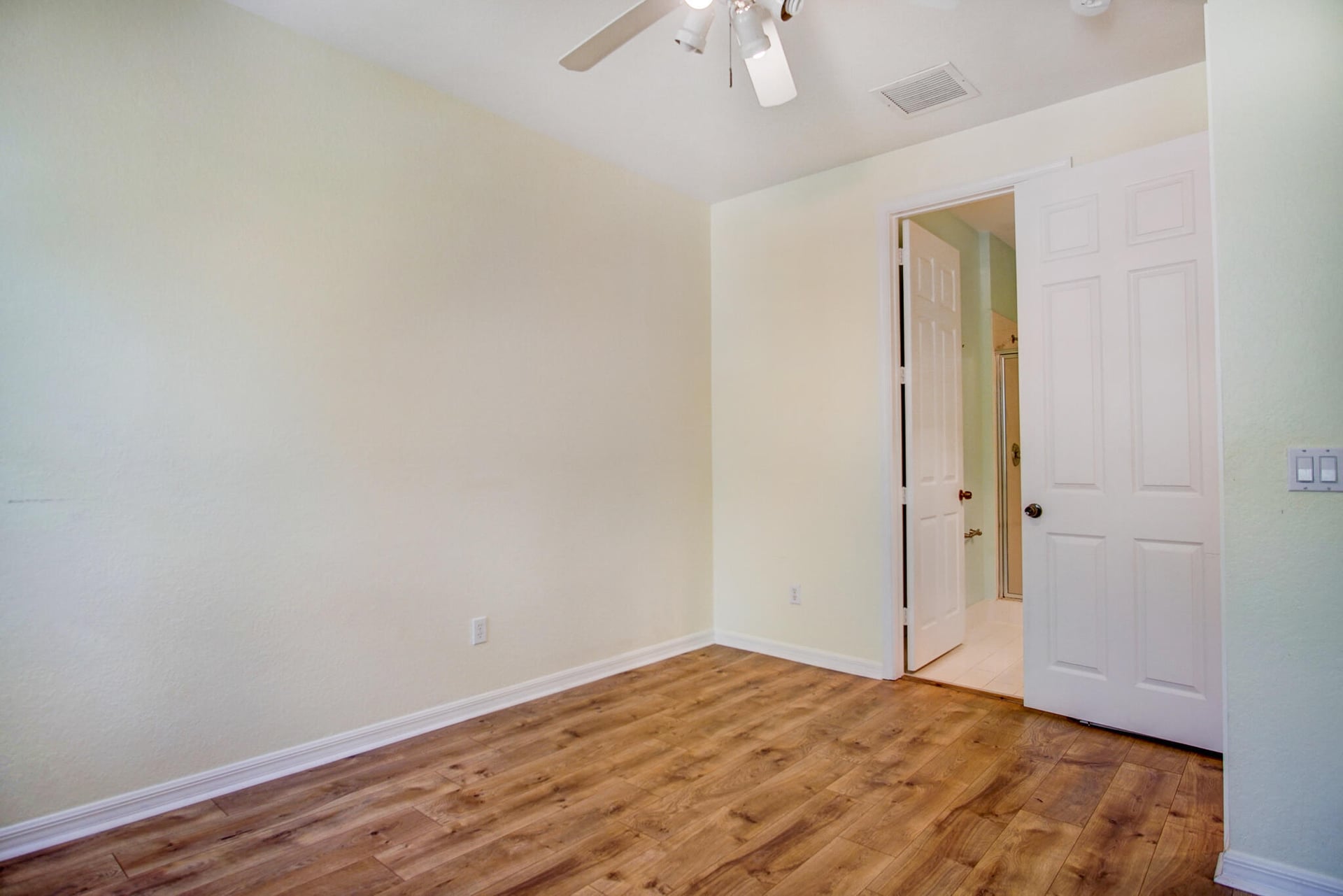 Unit F2 photo 22