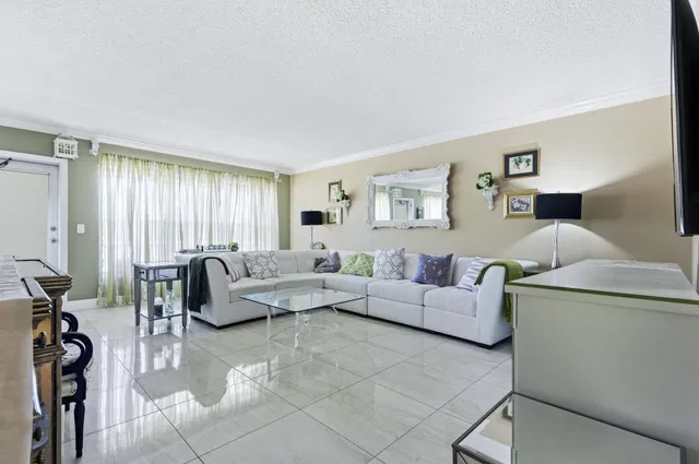 Residence photo 3