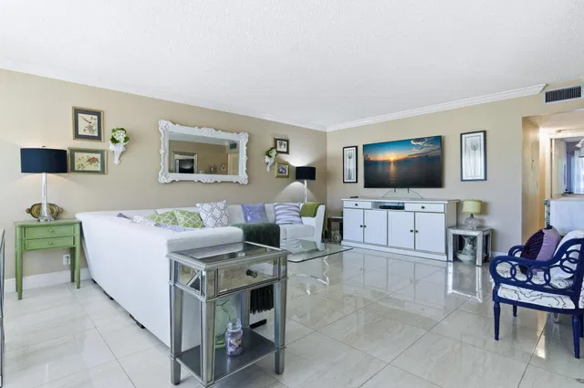 Residence photo 5