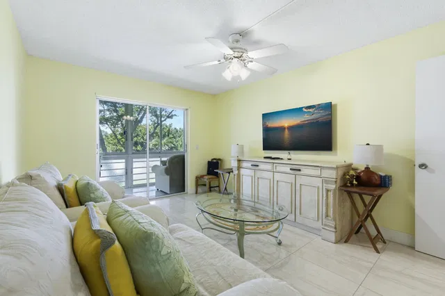 Residence photo 17