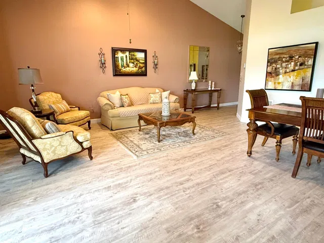  Residence photo 6