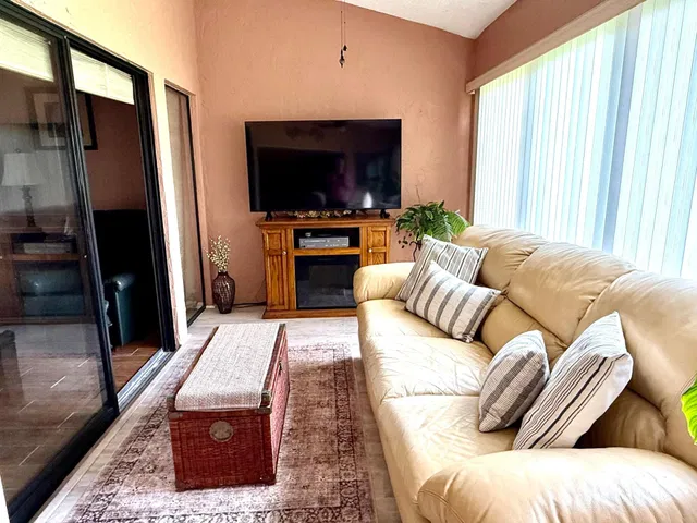  Residence photo 10