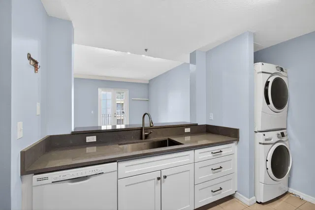 Unit 308 photo 5