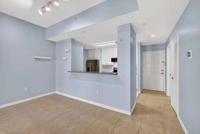 Unit 308 photo 10