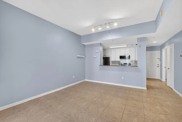 Unit 308 photo 14