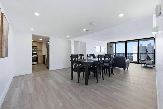 Palm Beach House Unit 1605 photo 2