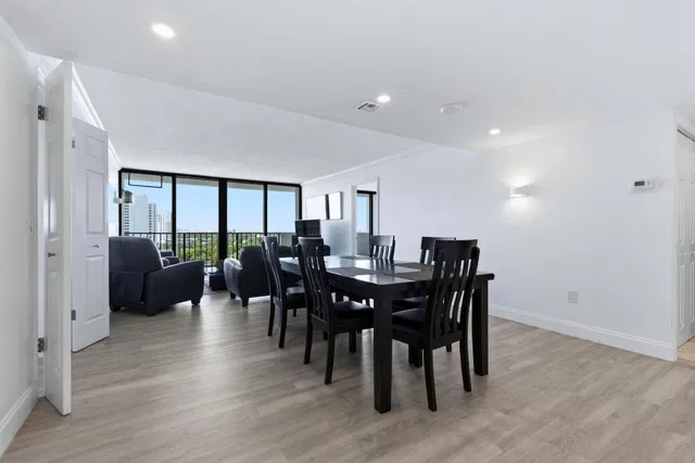 Palm Beach House Unit 1605 photo 6