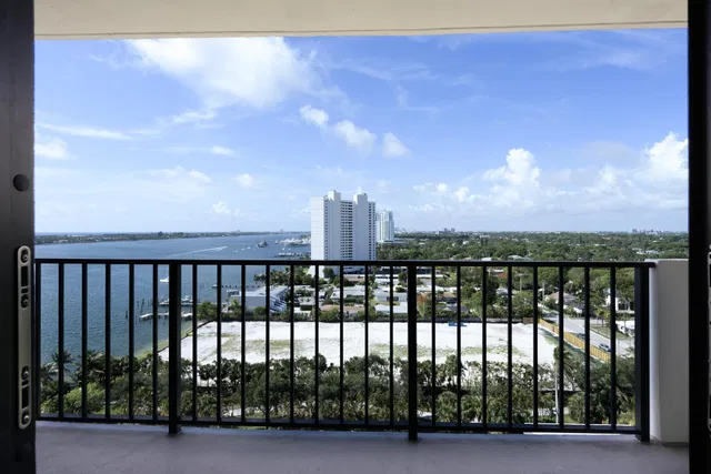 Palm Beach House Unit 1605 photo 8