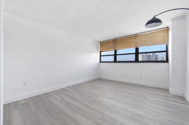 Palm Beach House Unit 1605 photo 12