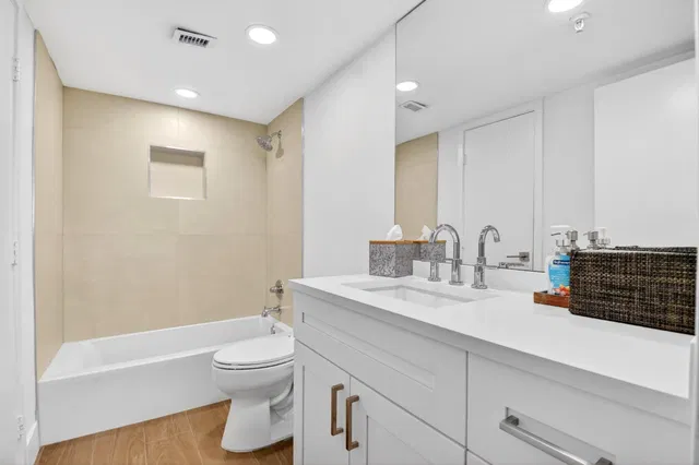 Unit 602 photo 25