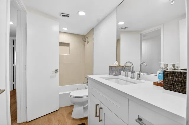 Unit 602 photo 27