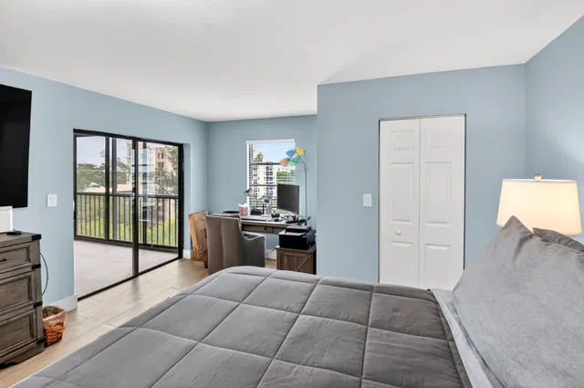 Unit 602 photo 33