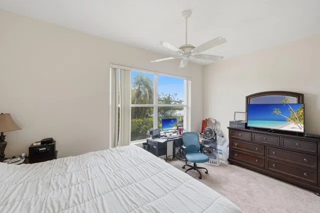 Residence photo 17