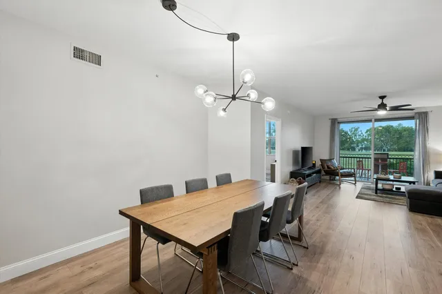 Unit 203 photo 4