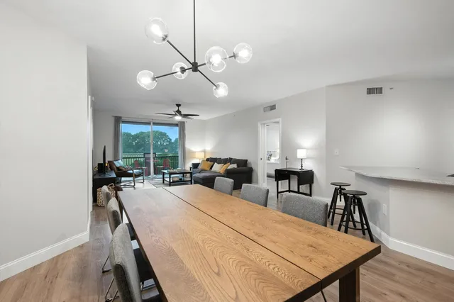 Unit 203 photo 5