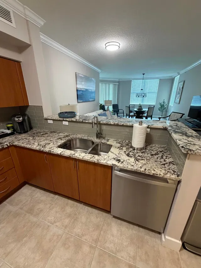 Windward Bay Lantana Unit 618 photo 4