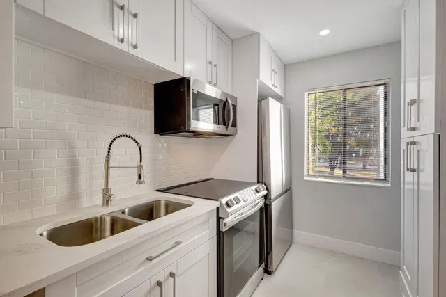 Unit 208 photo 7