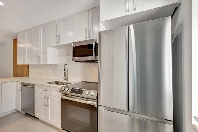 Unit 208 photo 8