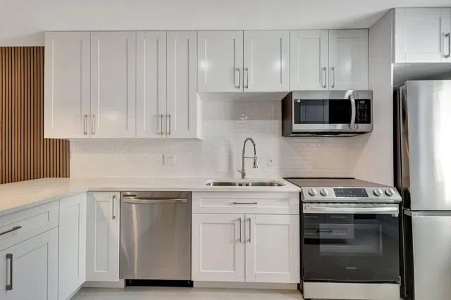 Unit 208 photo 9
