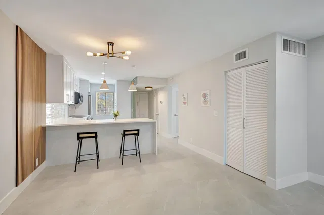 Unit 208 photo 10