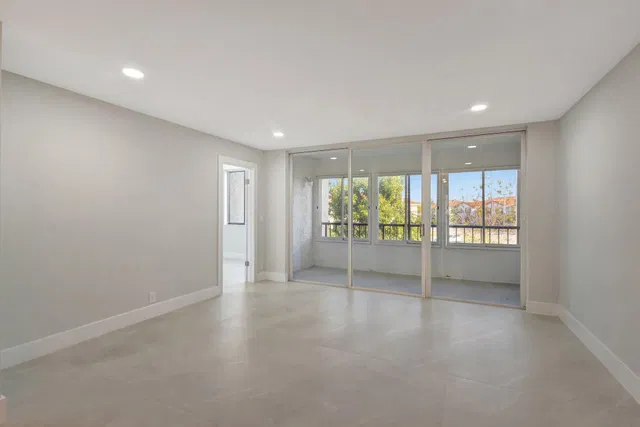 Unit 208 photo 15