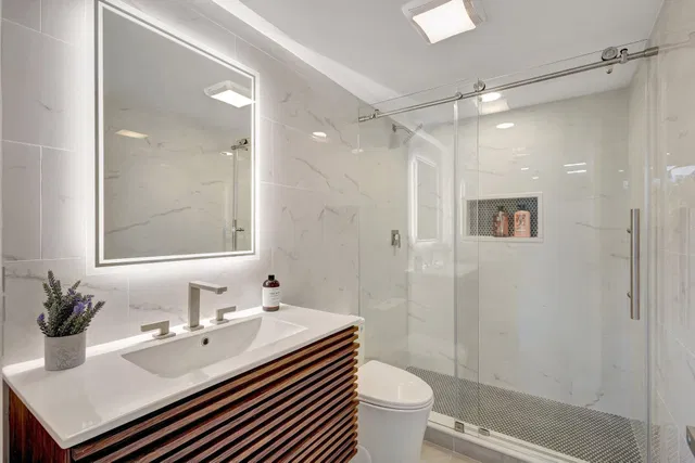 Unit 208 photo 17
