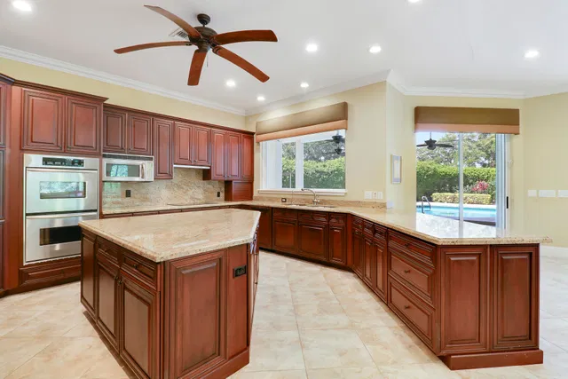 Admirals Cove Residence photo 15