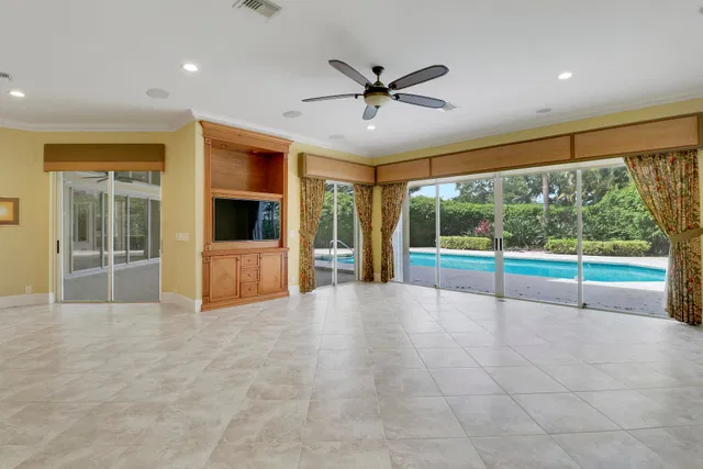 Admirals Cove Residence photo 18