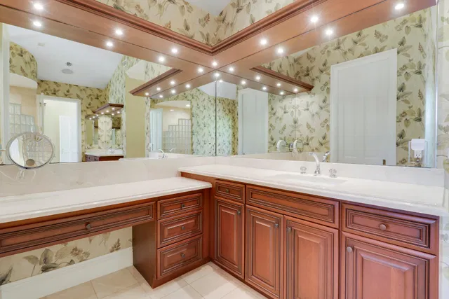 Admirals Cove Residence photo 26