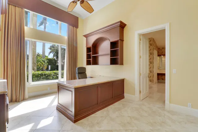 Admirals Cove Residence photo 28