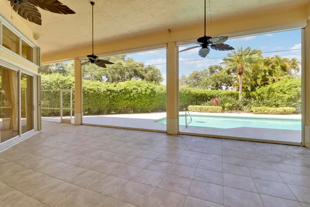 Admirals Cove Residence photo 35