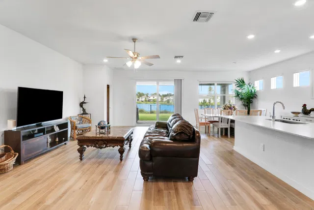 Residence photo 5
