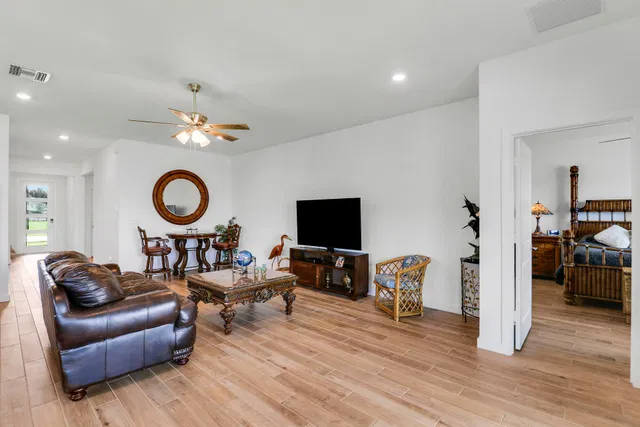 Residence photo 22