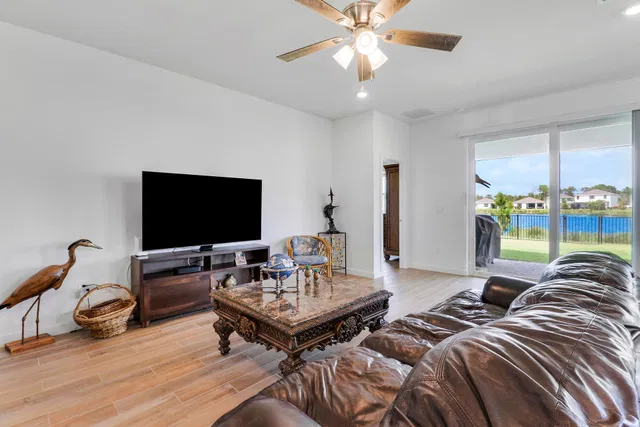Residence photo 24