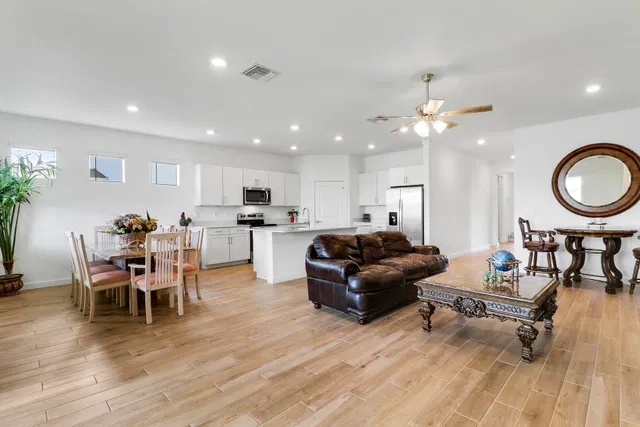 Residence photo 25