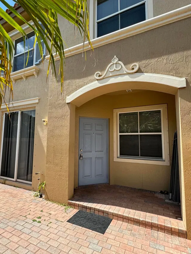 Unit 1909 photo 2