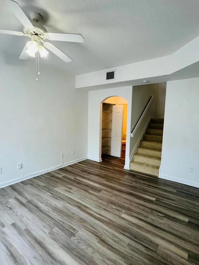Unit 1909 photo 4