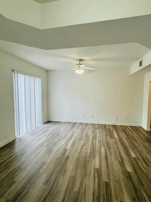 Unit 1909 photo 6