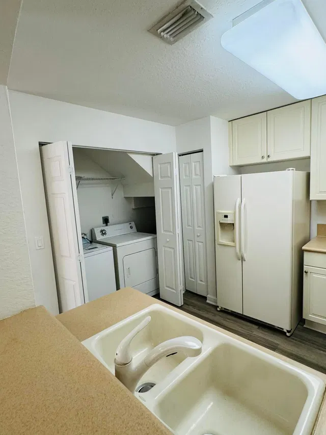 Unit 1909 photo 7