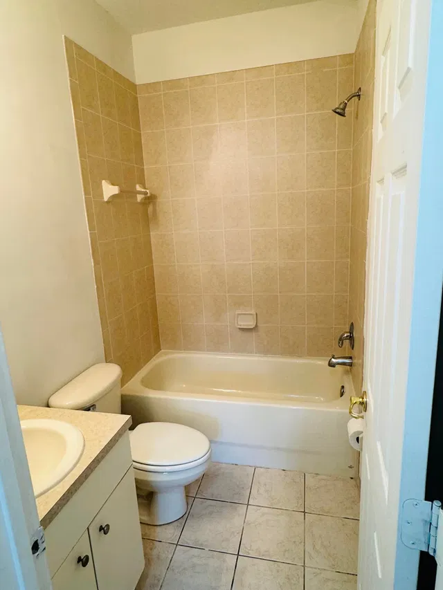 Unit 1909 photo 11