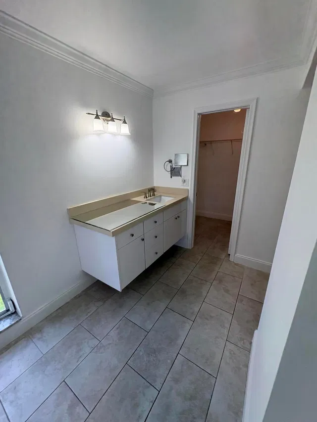  Unit 104 photo 11