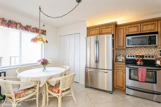 Unit B403 photo 5