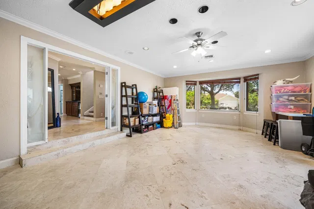 Residence photo 18
