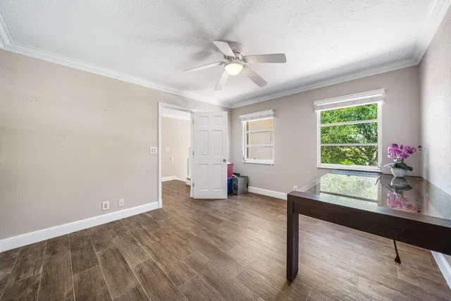 Residence photo 30