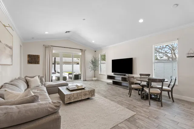 Residence photo 12