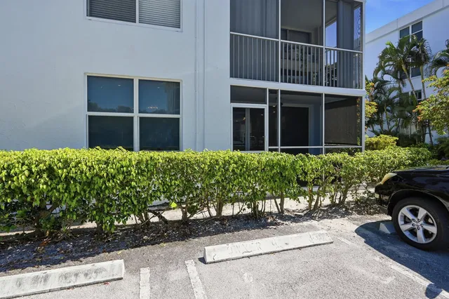 Unit 101 photo 27