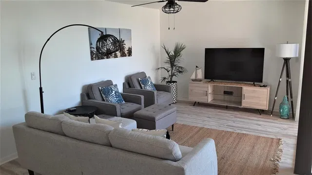 Unit 5307 photo 14